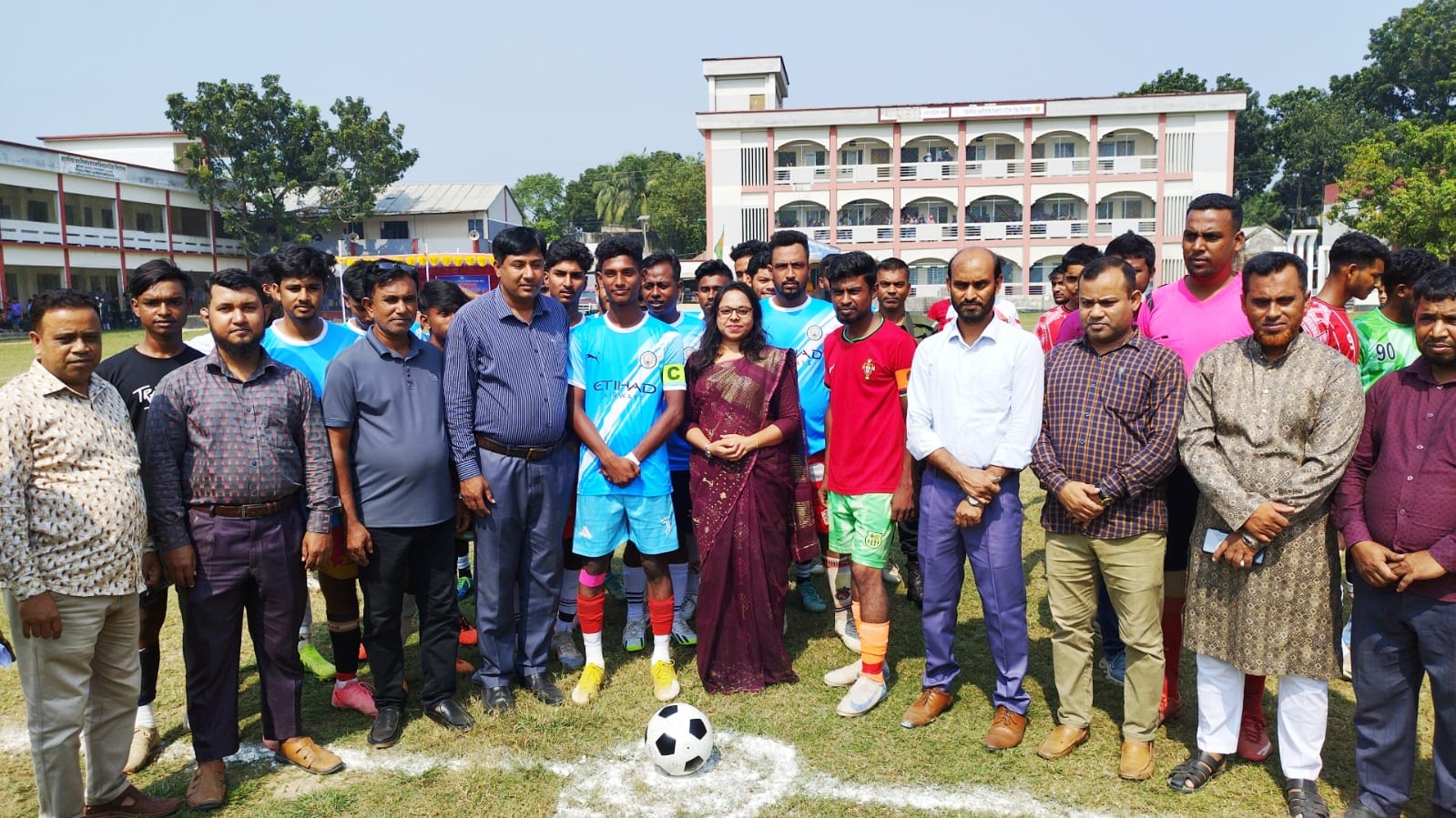 রাজবাড়ীর কালুখালীতে ‘তারুণ্যের উৎসব–২০২৫’ উপলক্ষে ফুটবল টুর্নামেন্টের উদ্বোধন